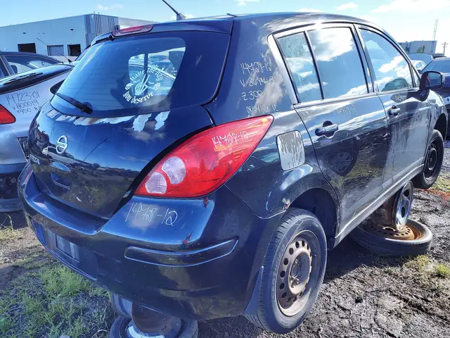 NISSAN Versa 2012 — Right side