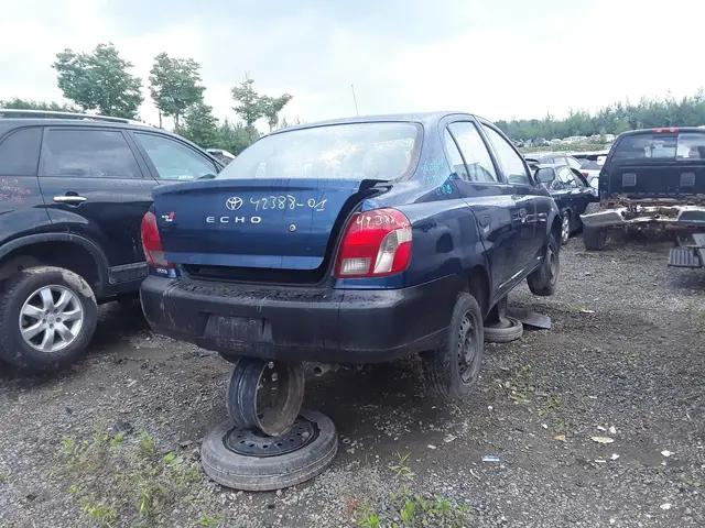 TOYOTA Echo 2001 — Right side