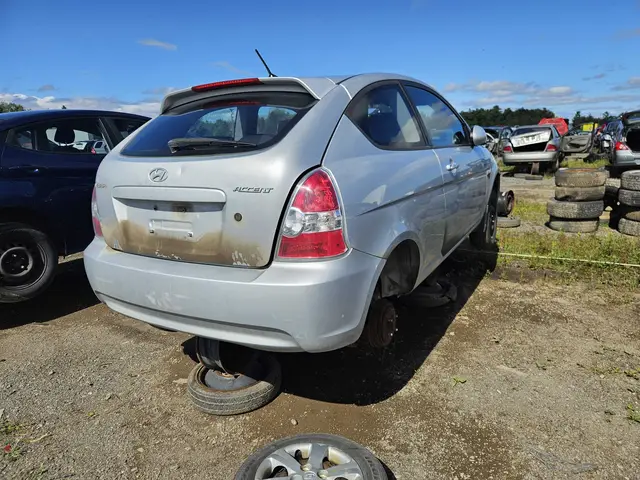 HYUNDAI Accent 2009 — Côté droit