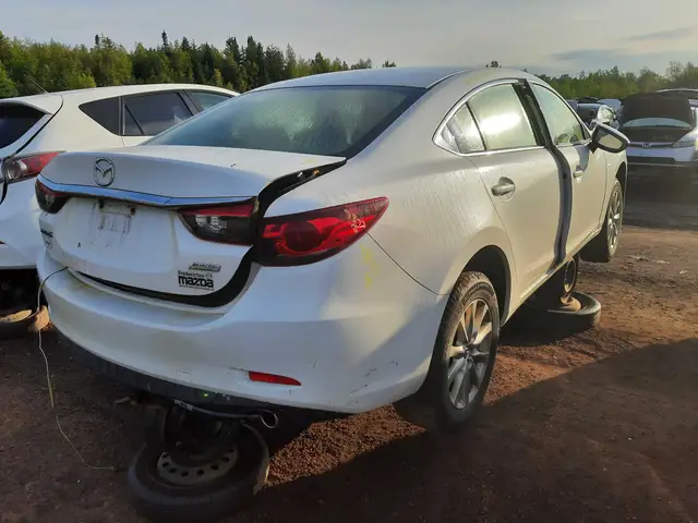 MAZDA Mazda6 2015 — Arrière