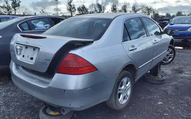 HONDA Accord 2006 — Côté droit