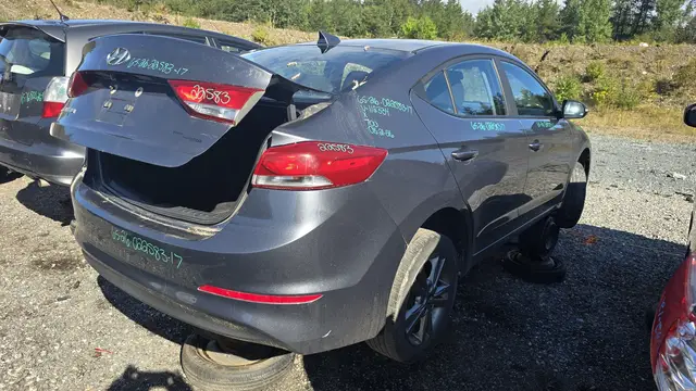 HYUNDAI Elantra 2017 — Arrière