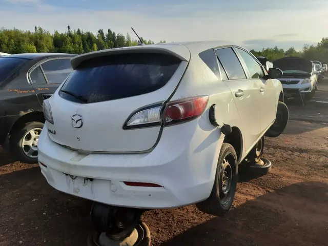 MAZDA Mazda3 2012 — Côté droit