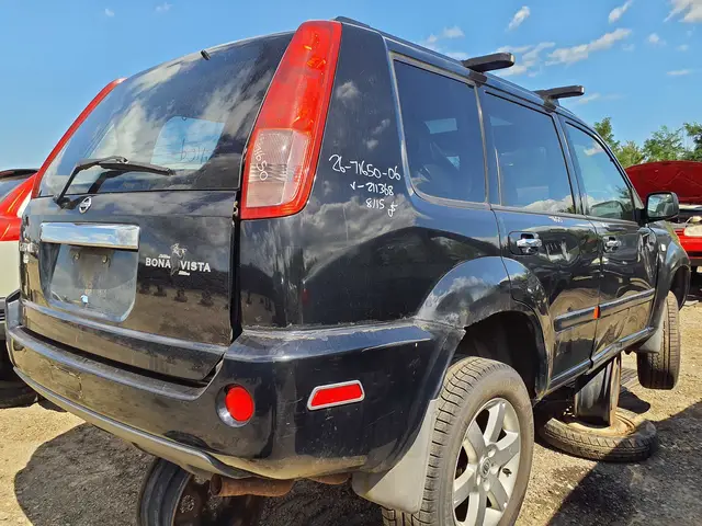 NISSAN X-Trail 2006 — Rear