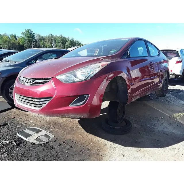 HYUNDAI Elantra 2013 — Côté gauche