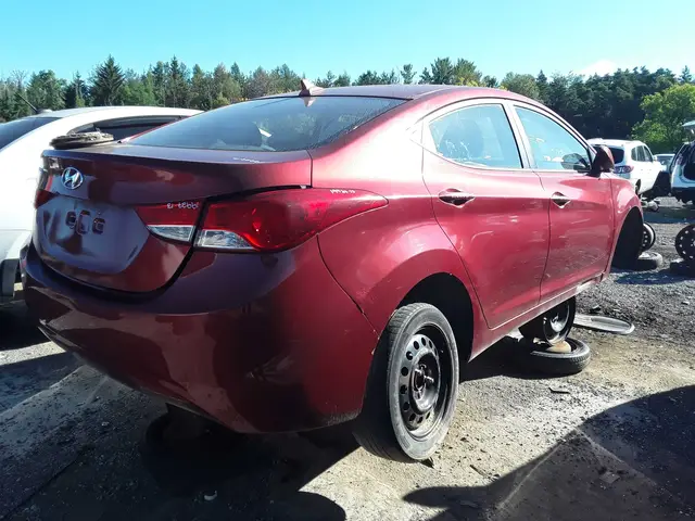 HYUNDAI Elantra 2013 — Arrière