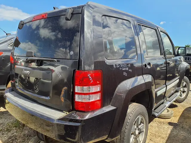 JEEP Liberty 2008 — Côté droit