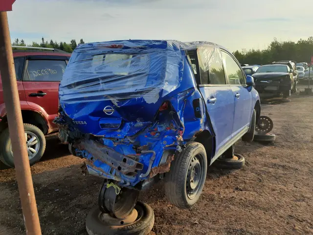 NISSAN Versa 2009 — Right side