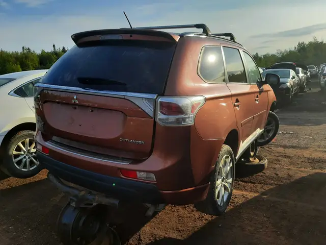 MITSUBISHI Outlander 2014 — Arrière