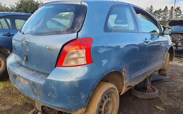 TOYOTA Yaris 2007 — Rear