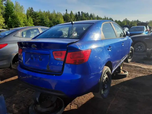 KIA Forte 2012 — Right side