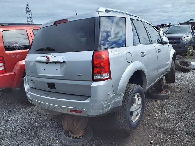 SATURN Vue 2007 — Right side