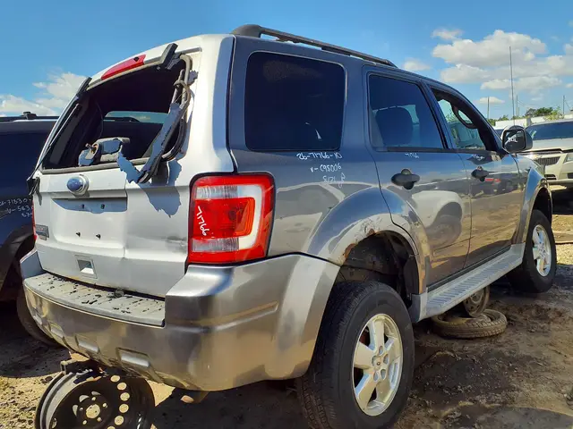 FORD Escape 2010 — Arrière