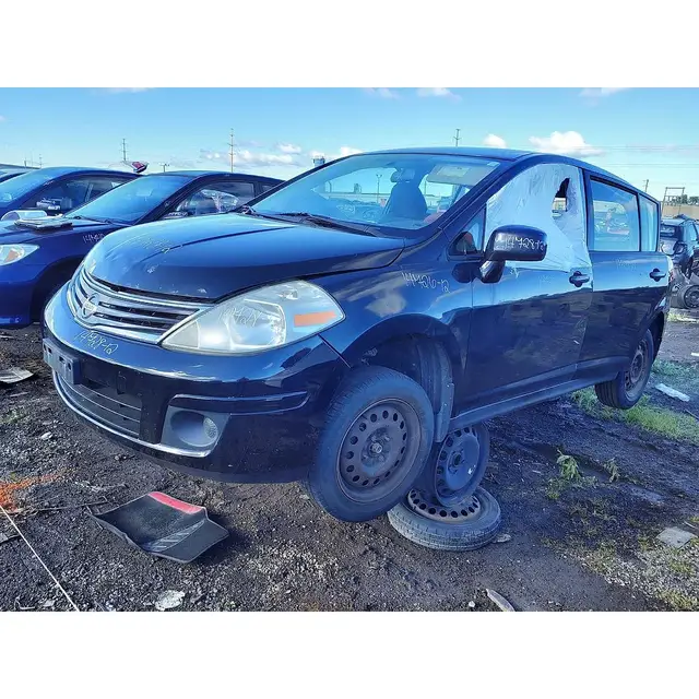 NISSAN Versa 2012 — Left side