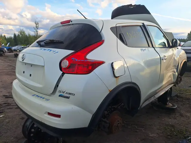 NISSAN Juke 2011 — Côté droit