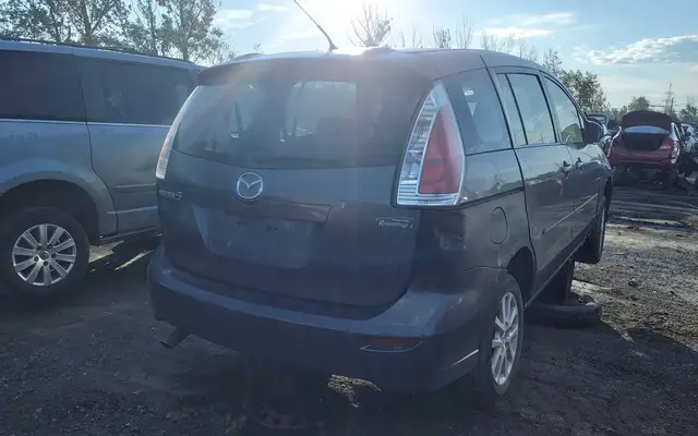 MAZDA Mazda5 2008 — Arrière