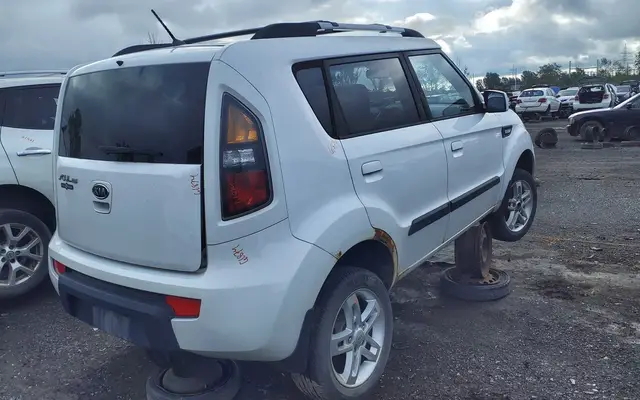 KIA Soul 2010 — Right side