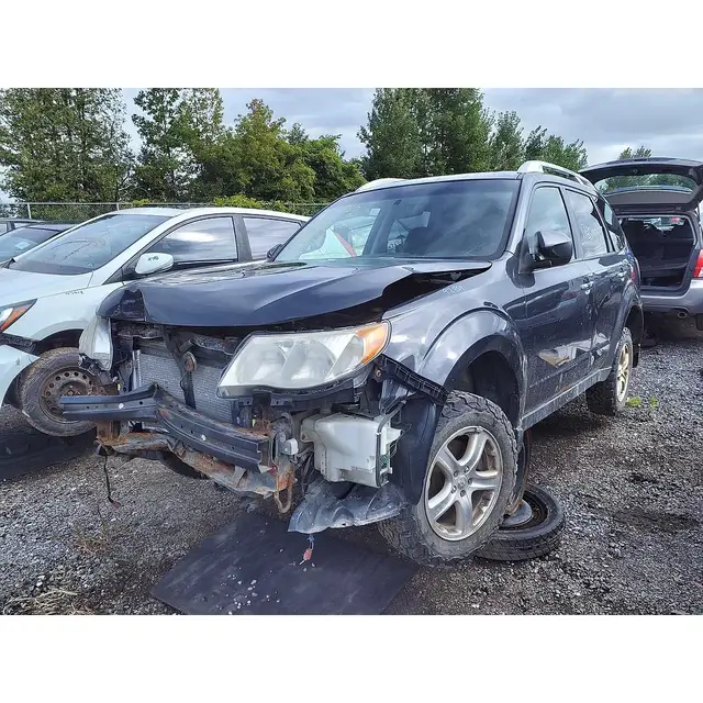 SUBARU Forester 2012 — Left side