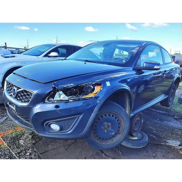 VOLVO C30 2012 — Left side