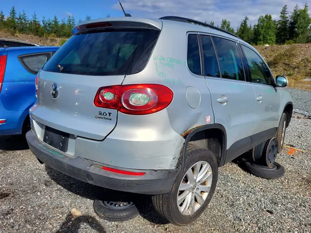 VOLKSWAGEN Tiguan 2010 — Côté droit