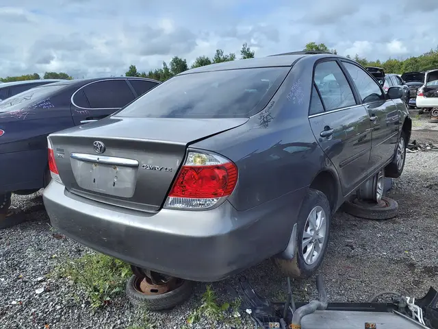 TOYOTA Camry 2005 — Arrière