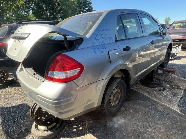 NISSAN Versa 2009 — Côté droit