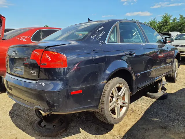AUDI A4 2008 — Arrière