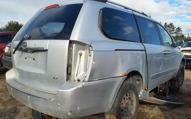 KIA Sedona 2008 — Right side