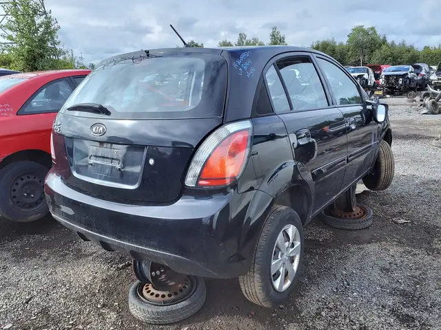 KIA Rio 2011 — Right side