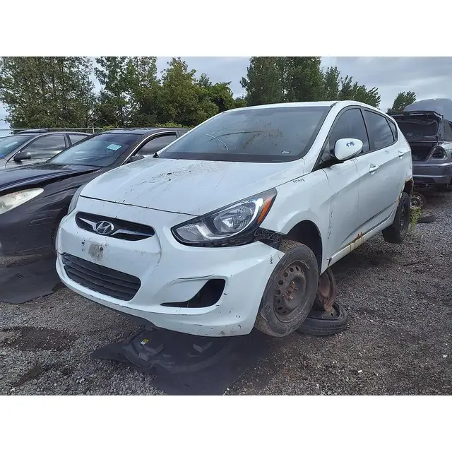 HYUNDAI Accent 2013 — Left side