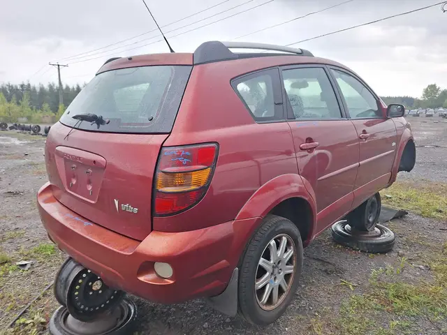 PONTIAC Vibe 2005 — Rear