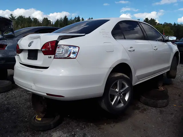 VOLKSWAGEN Jetta 2012 — Rear