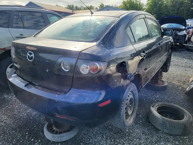 MAZDA Mazda3 2008 — Arrière