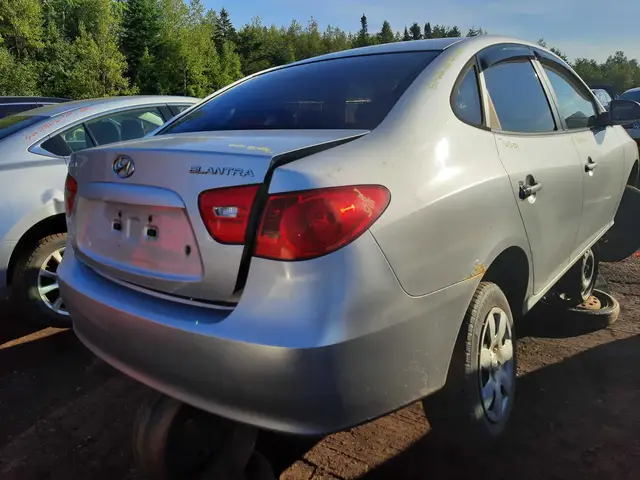 HYUNDAI Elantra 2009 — Côté droit