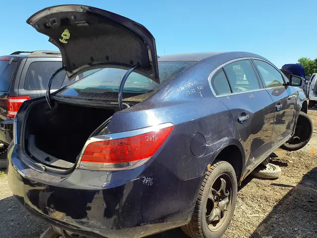 BUICK LaCrosse 2010 — Côté droit