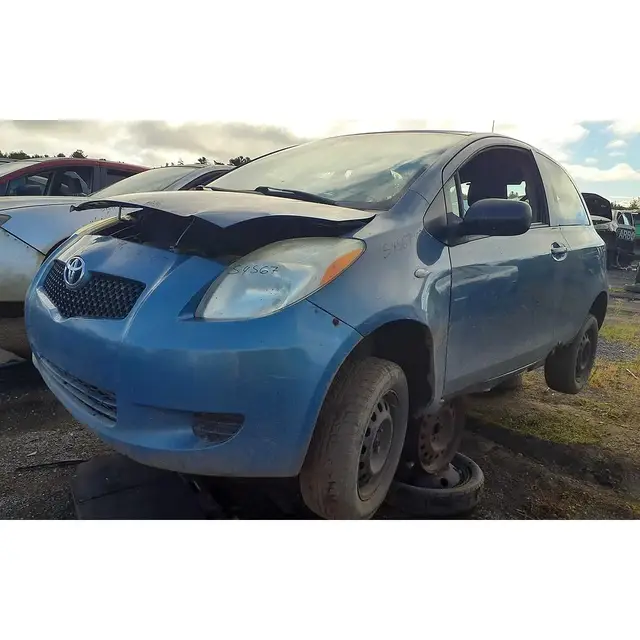 TOYOTA Yaris 2007 — Left side