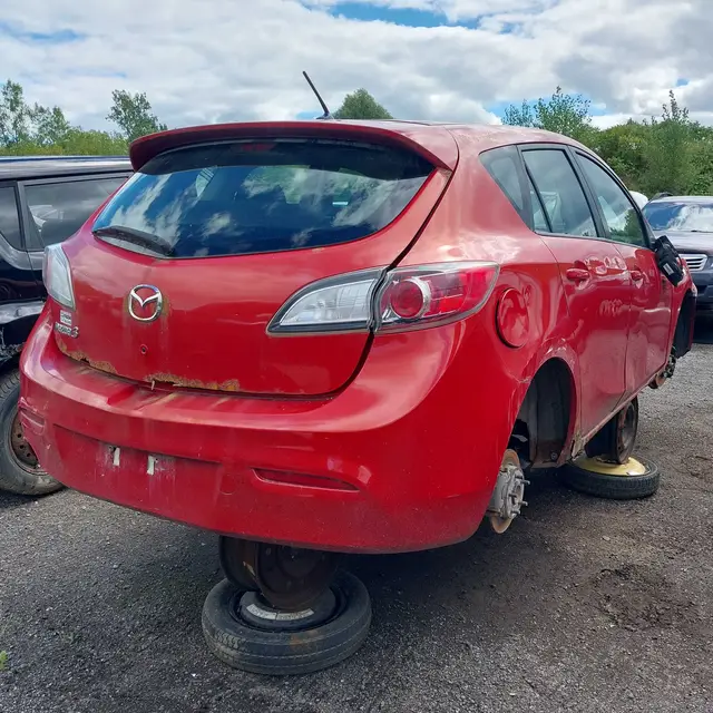 MAZDA Mazda3 2012 — Côté droit