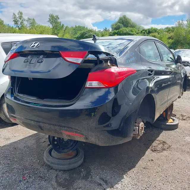 HYUNDAI Elantra 2013 — Côté droit