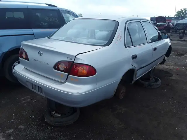 TOYOTA Corolla 2001 — Rear