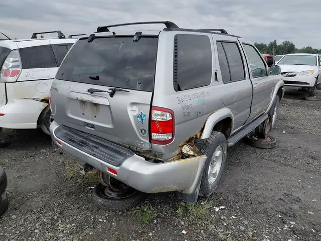 NISSAN Pathfinder 2004 — Côté droit