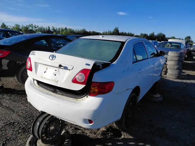 TOYOTA Corolla 2010 — Right side