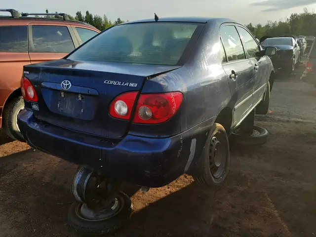 TOYOTA Corolla 2005 — Côté droit