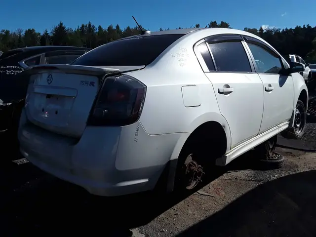NISSAN Sentra 2012 — Right side