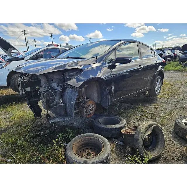 KIA Forte 2014 — Côté gauche