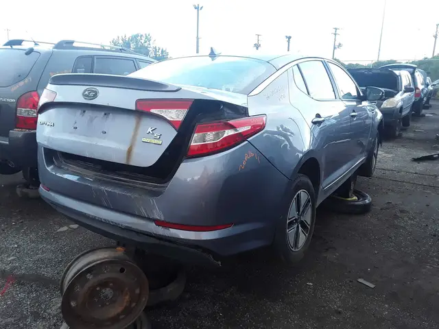 KIA Optima 2011 — Arrière