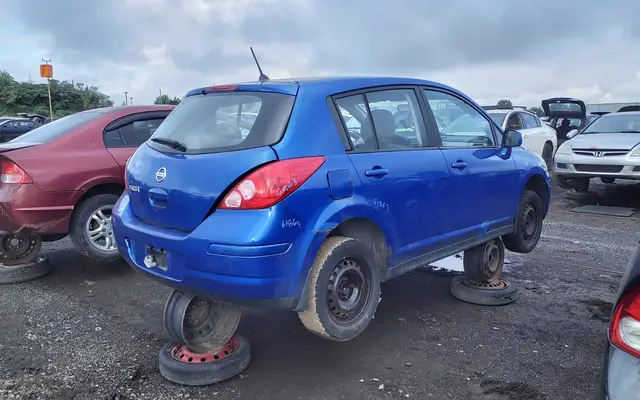 NISSAN Versa 2007 — Rear