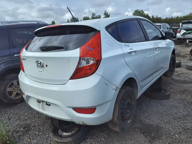 HYUNDAI Accent 2013 — Rear