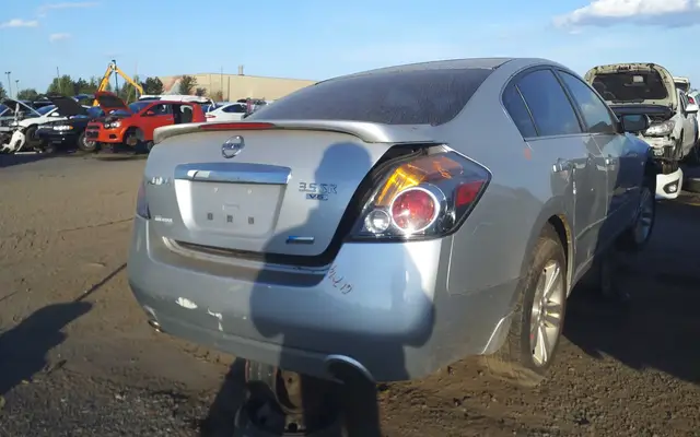 NISSAN Altima 2011 — Rear