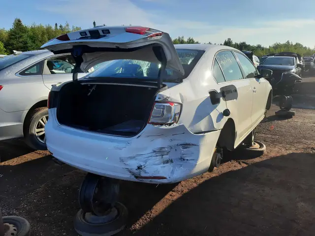 VOLKSWAGEN Jetta 2013 — Côté droit