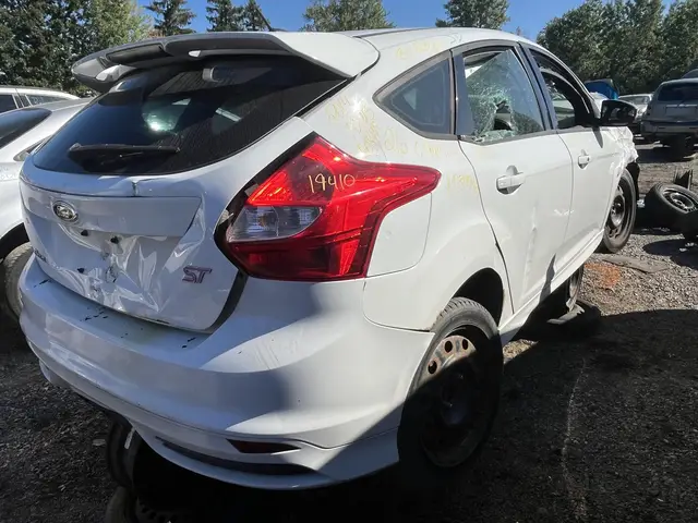 FORD Focus 2014 — Arrière